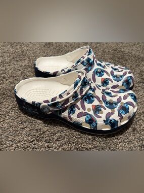 Disney Parks Stitch Womens Size 8 Crocs